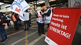 Streikposten am Stuttgarter Hauptbahnhof