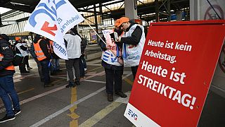 Streikposten am Stuttgarter Hauptbahnhof