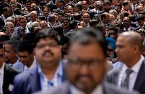Tömeg egy energetikai fesztivál megnyitóján az indiai Bengaluruban