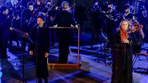  السوبرانو الأوكرانية صوفيا تشيكا خلال حفل موسيقي من أجل السلام في أوكرانيا