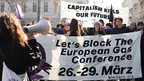 Tüntetés az európai gázkonferencia ellen Bécsben