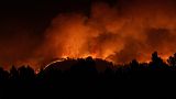 Un incendio boschivo brucia sulle colline vicino a Villanueva de Viver, in Spagna, venerdì 24 marzo 2023