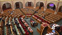Parlamento húngaro ratifica a adesão da Finlândia à NATO