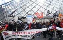 Профсоюзы заблокировали вход в Лувр