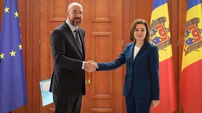 Le président du Conseil européen, Charles Michel, et la présidente de la Moldavie, Maia Sandu, à Chisinau, en Moldavie, le mardi 28 mars 2023.