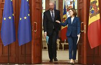 El presidente del Consejo Europeo, Charles Michel, y la presidenta de Moldavia, Maia Sandu, este martes en Chisinau
