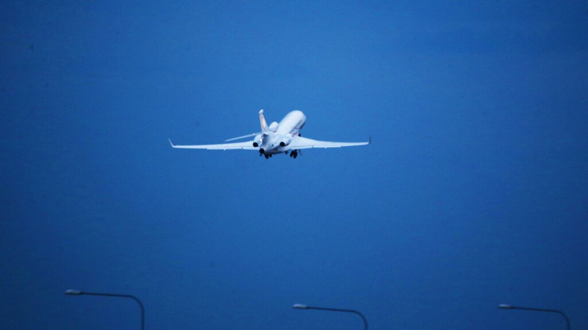 Un jet privato decolla dall'aeroporto Arlanda di Stoccolma