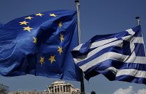 Σημαίες της Ελλάδα και της ΕΕ με φόντο την Ακρόπολη