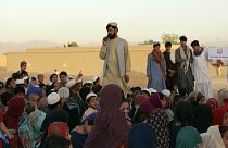 Matiullah Wesa kisiskolásokhoz beszél Kandahar tartományban