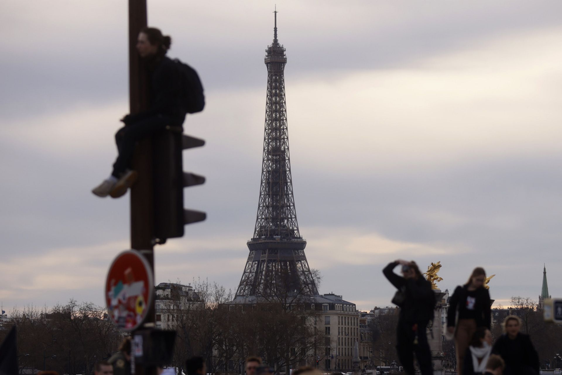 travel to paris with protests