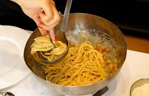 The traditional Carbonara dish, whose five ingredients accompanying the pasta are pork cheek, pecorino cheese, egg, salt and pepper.