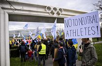 Manifestación contra el hecho de que rusos y bielorrusos puedan competir como atletas neutrales en los Juegos Olímpicos
