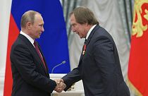Archív felvétel: az orosz elnök, Vlagyimir Putyin 2016-ban kitüntette Szergej Roldugin csellistát