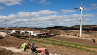 A energia de fonte renovável, como a eólica (numa localidade em Portugal) é uma das principais apostas para reduzir emissões de gases poluentes