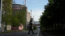 Российский военный патрулирует Запорожскую АЭС, 1 мая 2022