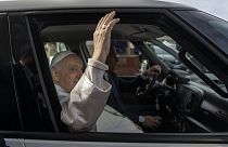 Katoliklerin ruhani lideri Papa Francis, kaldığı hastaneden taburcu edildi 