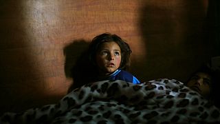 Bir mülteci kampında kalan 8 yaşındaki Suriyeli kız çocuğu Rukiye. (arşiv)