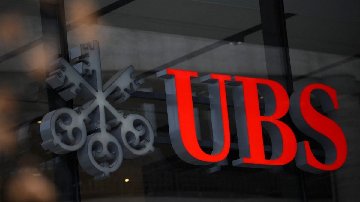 Credit Suisse'i satın alan UBS, 'dev işten çıkarma dalgasına' hazırlanıyor