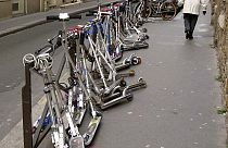 Parisliler skuterleri oyluyor