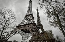 نسخة من برج إيفل تقع بالقرب من البرج الأصلي في باريس. 2023/04/01