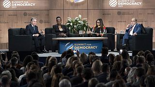  وزير الخارجية الأمريكي أنطوني بلينكين، يدير جلسة مع مسؤولين آخرين في قمة الديمقراطية بمركز المؤتمرات بواشنطن،  30 مارس 2023.