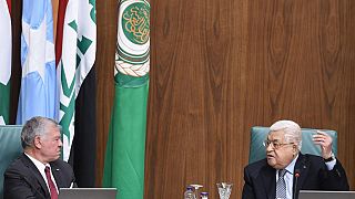 العاهل الأردني الملك عبد الله الثاني والرئيس الفلسطيني محمود عباس يحضران "قمة القدس" التي تعقدها جامعة الدول العربية في القاهرة، 12 فبراير 2023.