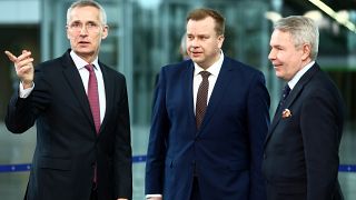 Jens Stoltenberg Pekka Haavisto finn külügyminisztert és Antti Kaikkonen védelmi minisztert fogadja Brüsszelben március 20-án