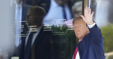 Donald Trump returns to New York to face criminal charges ...