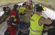 Cet hélicoptère de sauvetage norvégien dépose des soldats ukrainiens blessés dans des hôpitaux en Europe