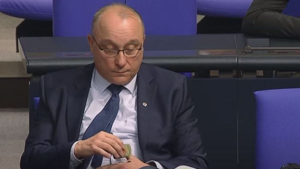 Debunk: Was an MEP caught snorting cocaine during public meeting?