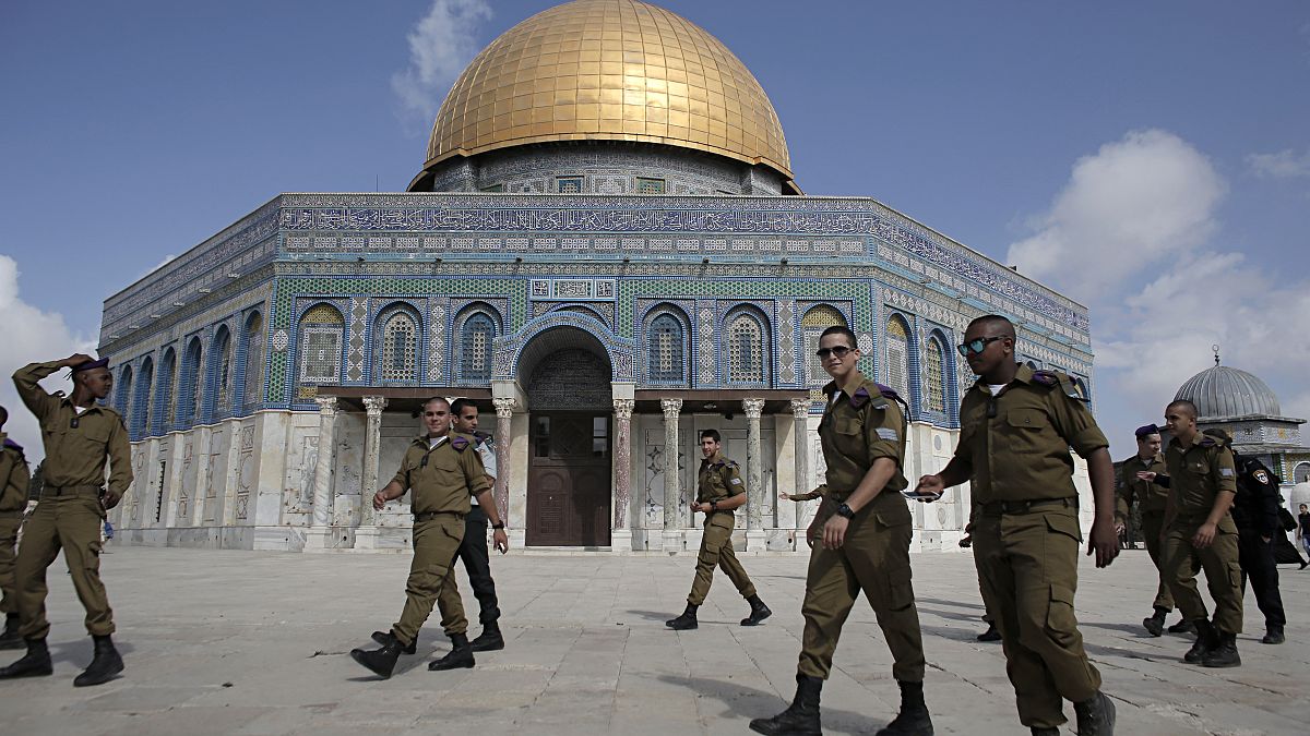 الشرطة الاسرائيلية تقتحم المسجد الاقصى في القدس 