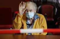 مارغريت مويي مسنة تبلغ من العمر 94 عاما في دار رعاية المسنين في كايسسبيرج، شرق فرنسا.