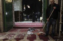 الشرطة الإسرائيلية تقتحم المسجد الأقصى