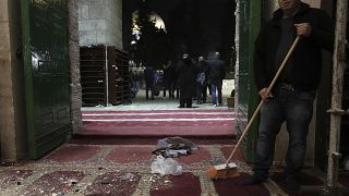 الشرطة الإسرائيلية تقتحم المسجد الأقصى