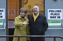Η πρώην πρωθυπουρ΄γος της Σκωτίας Νίκολα Στέρτζεον με τον σύζυγό της