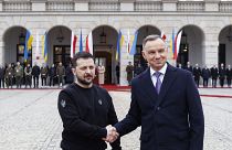 Επίσημη επίσκεψη Ζελένσκι στην Πολωνία / Θερμή χειραψία με τον πρόεδρο Μοραβιέτσκι