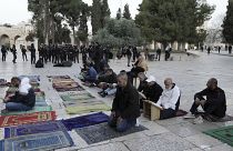 صورة لمصلين في المسجد الأقصى