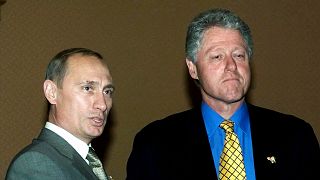 Vlagyimir Putyin orosz és Bill Clinton amerikai elnök 2000-ben, Bruneiben