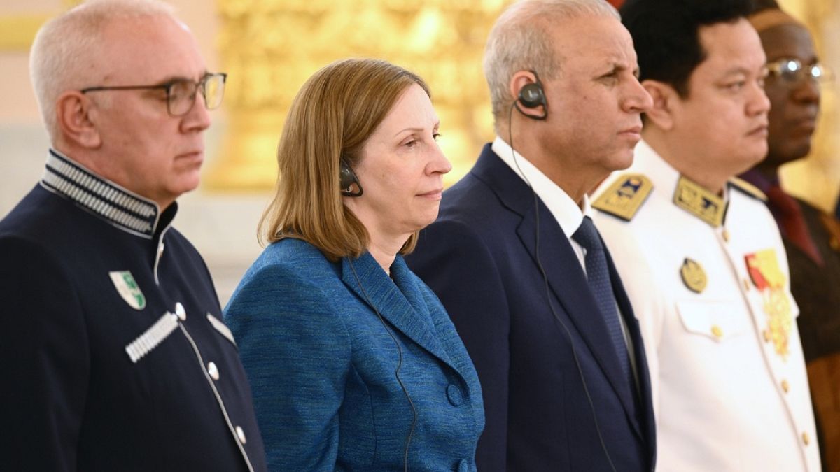 US-Botschafterin Lynne Tracy in Moskau am Mittwoch beim Empfang durch Putin