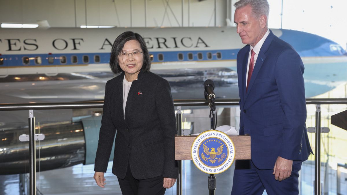 استقبال رئيس مجلس النواب الأمريكي كيفن مكارثي لرئيسة تايوان تساي إينغ-وين في كاليفورنيا
