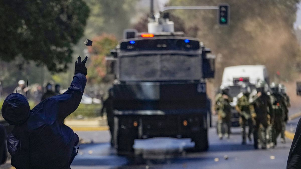 Ειδικές δυνάμεις της αστυνομίας της Χιλής κατά τη διάρκεια φοιτητικών διαδηλώσεων