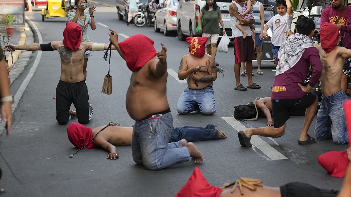 Ritual de autoflagelações repete-se nas Filipinas