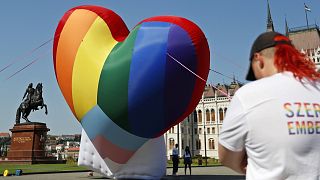 Un globo del colectivo LGTBI en Budapest