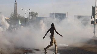 Hundreds protest in Khartoum as government deal delayed