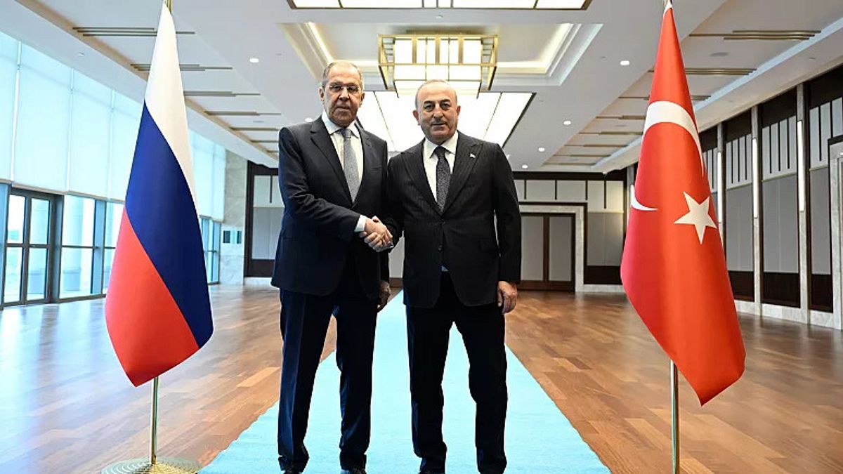 Sergueï Lavrov, ministre russe des Affaires étrangères et son homologue turc Mevlüt Cavusoglu