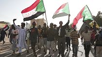 Il nuovo slittamento dell'accordo con i militari per la transizione del potere torna a riempire le piazze a Khartoum
