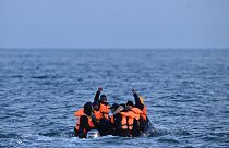 Kimentett migránsok a Földközi-tengeren
