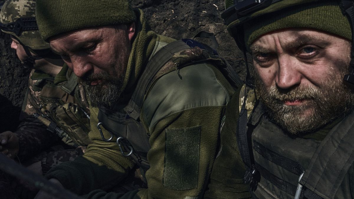 Ukrainische Soldaten an der Front bei Bachmut 