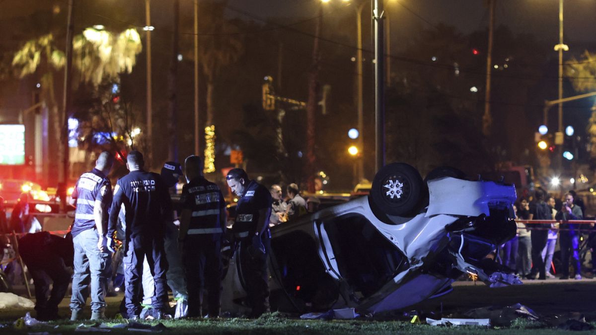 L'auto dell'attentatore che ha travolto i passanti sul lungomare di Tel Aviv, Israele