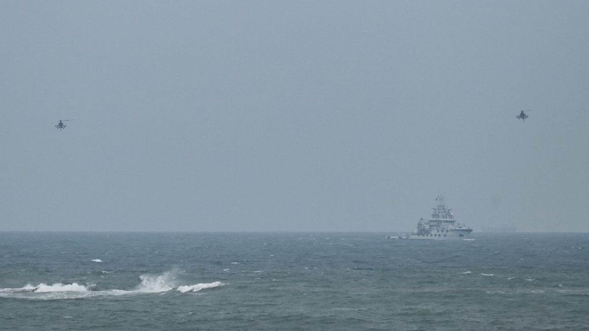 سفينة صينية تبحر في مضيق تايوان -08/04/2023